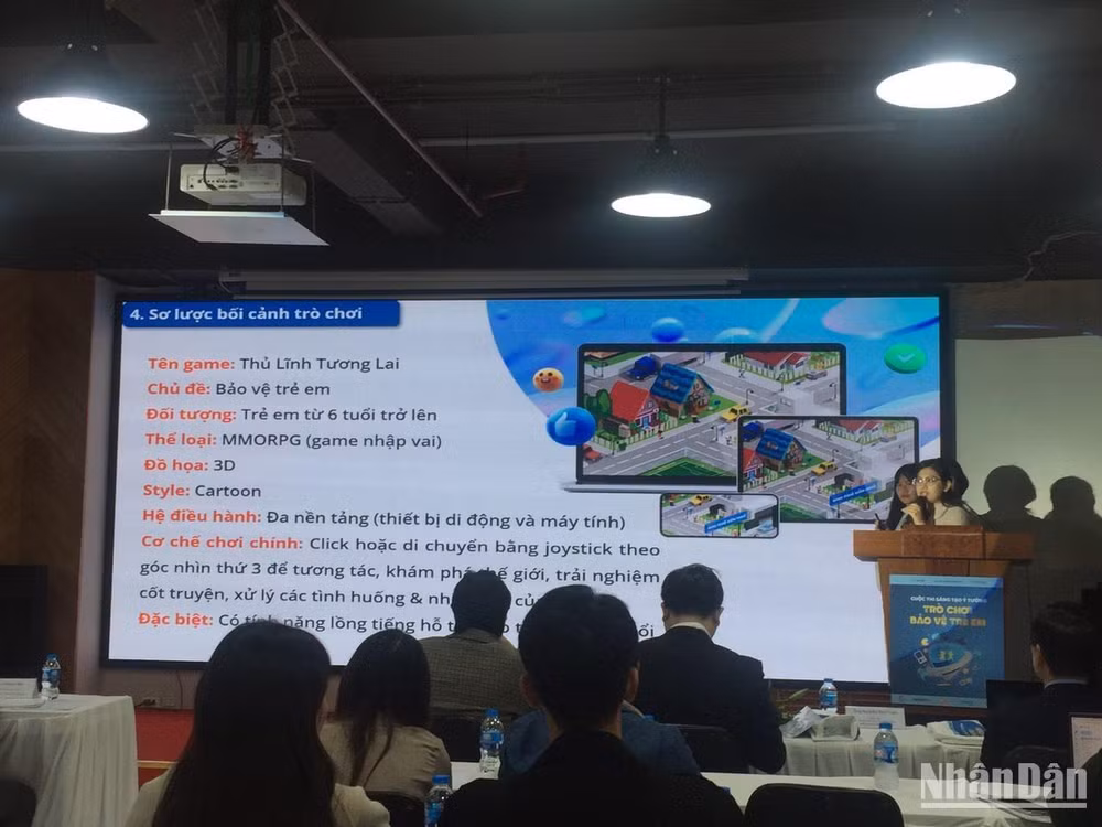 Đội GTeam thuyết trình về ý tưởng game tại Vòng chung kết.