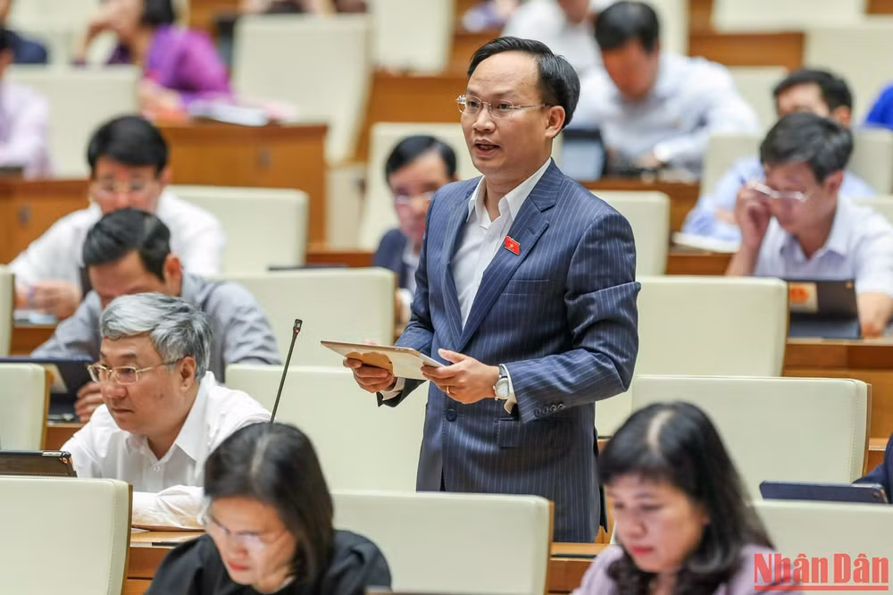 Đại biểu Phạm Văn Thịnh (Bắc Giang) tham gia ý kiến thảo luận tại phiên họp. (Ảnh: DUY LINH) 
