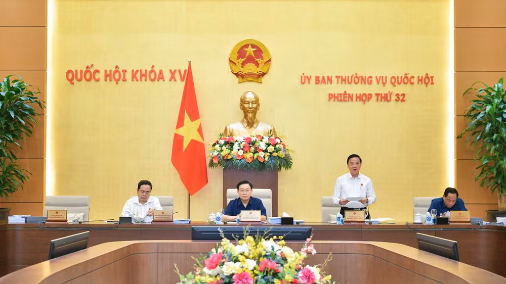 Phó Chủ tịch Quốc hội Nguyễn Khắc Định điều hành phiên họp cho ý kiến về dự án Luật Tư pháp người chưa thành niên. (Ảnh: DUY LINH)