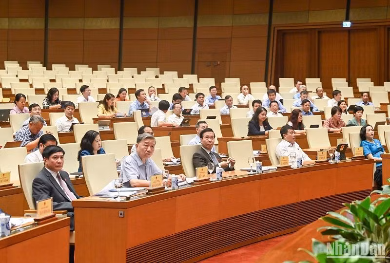 Các đồng chí lãnh đạo Đảng, Nhà nước và các đại biểu tham dự phiên chất vấn. (Ảnh: DUY LINH)