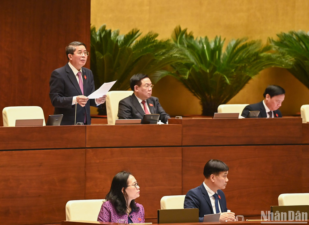 Phó Chủ tịch Quốc hội Nguyễn Đức Hải điều hành nội dung thảo luận ở hội trường về dự án Luật Các tổ chức tín dụng (sửa đổi) chiều 15/1. (Ảnh: DUY LINH)