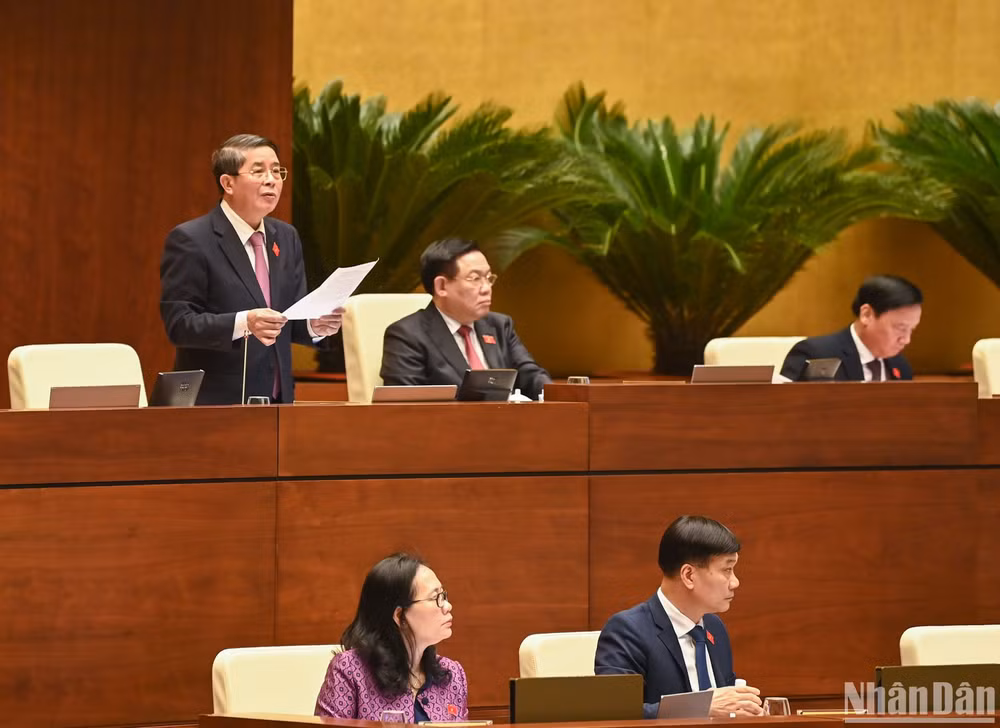 Phó Chủ tịch Quốc hội Nguyễn Đức Hải điều hành nội dung thảo luận ở hội trường về dự án Luật Các tổ chức tín dụng (sửa đổi) chiều 15/1. (Ảnh: DUY LINH)