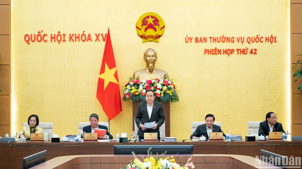 Chủ tịch Quốc hội Trần Thanh Mẫn phát biểu bế mạc Phiên họp thứ 42 của Ủy ban Thường vụ Quốc hội. (Ảnh: DUY LINH)