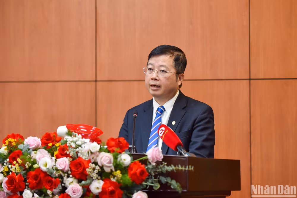 Thứ trưởng Thông tin và Truyền thông Nguyễn Thanh Lâm chia sẻ tại hội thảo. (Ảnh: NHẬT QUANG)