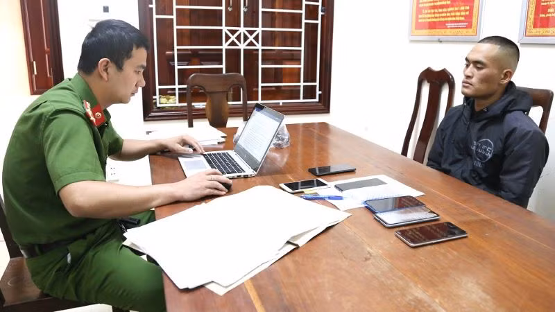 Đối tượng Phan Thanh Toàn bị bắt giữ. (Ảnh công an cung cấp)