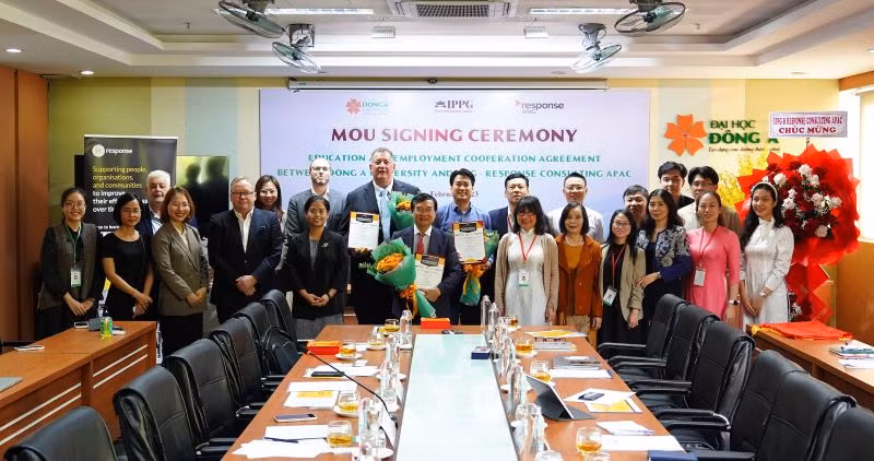 Quang cảnh lễ ký kết.