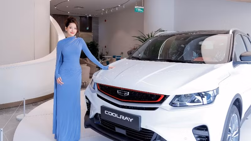 Nghệ sĩ Chi Pu trong vai trò Đại sứ thương hiệu Geely tại Việt Nam.