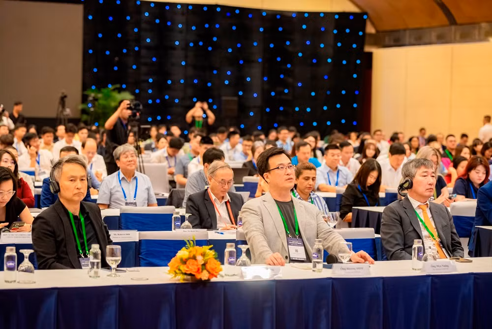 Các khách mời tham dự phiên khai mạc Diễn đàn cấp cao Chuyển đổi số Việt Nam-châu Á 2025.