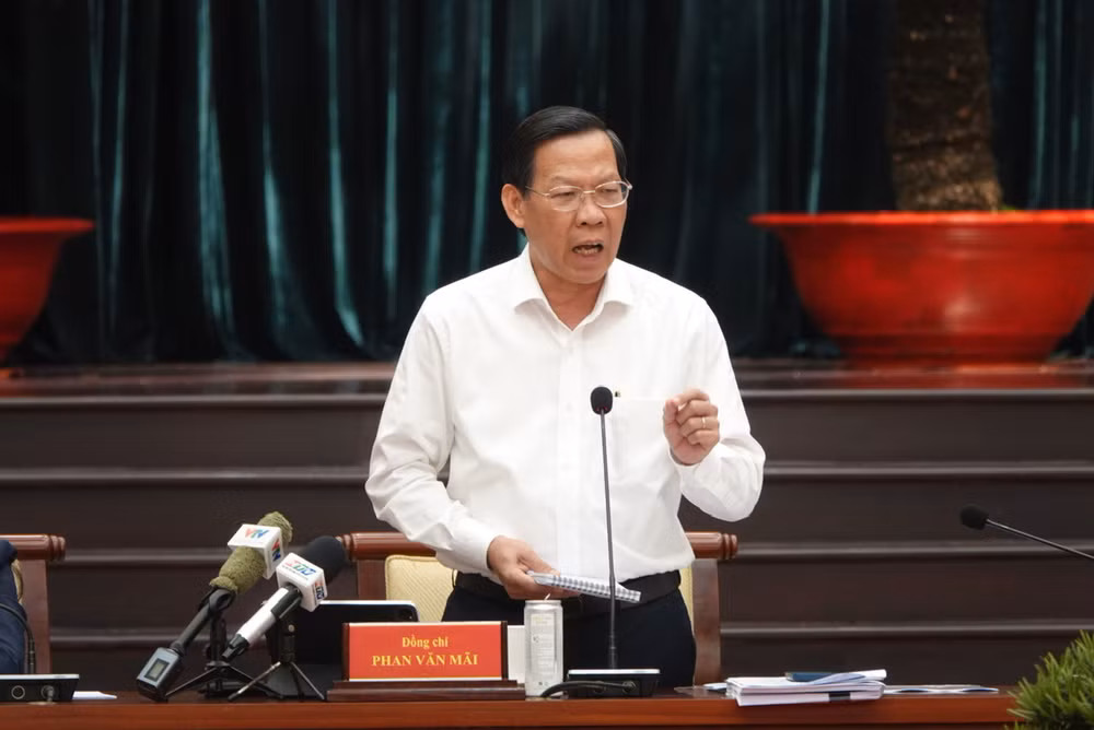 Đồng chí Phan Văn Mãi, Ủy viên Trung ương Đảng, Phó Bí thư Thường trực, Chủ tịch Ủy ban nhân dân Thành phố Hồ Chí Minh, phát biểu tại hội nghị.