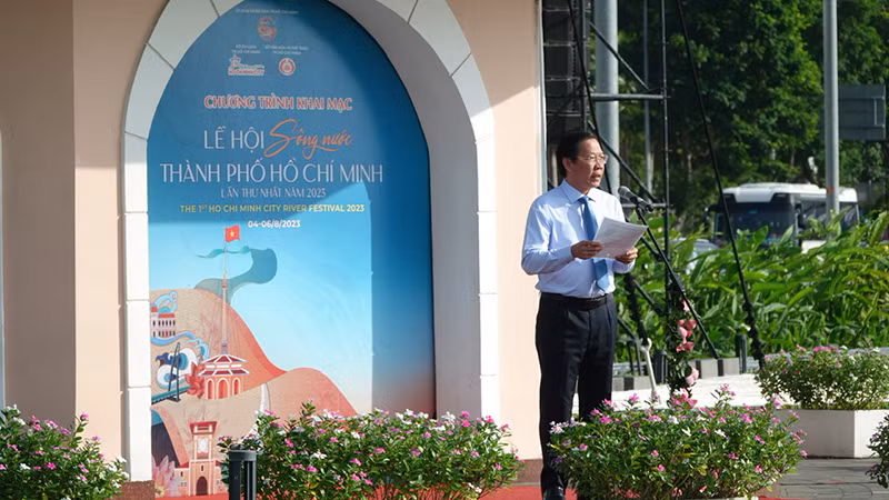 Chủ tịch Ủy ban nhân dân Thành phố Hồ Chí Minh Phan Văn Mãi phát biểu khai mạc. Chủ tịch Ủy ban nhân dân Thành phố Hồ Chí Minh Phan Văn Mãi phát biểu khai mạc.