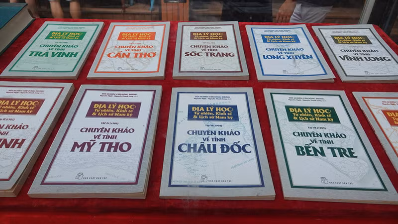 Triển lãm sách chủ đề “Lịch sử, con người, vùng đất Nam Bộ”.