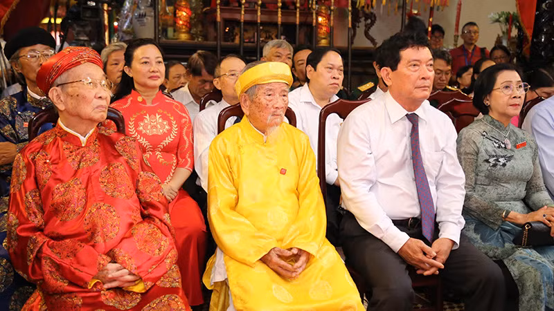 Các đại biểu dự Lễ giỗ sáng 14/9.