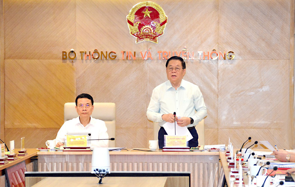 Đồng chí Nguyễn Trọng Nghĩa kết luận buổi làm việc.