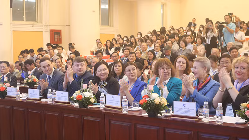 Các đại biểu dự Hội thảo.