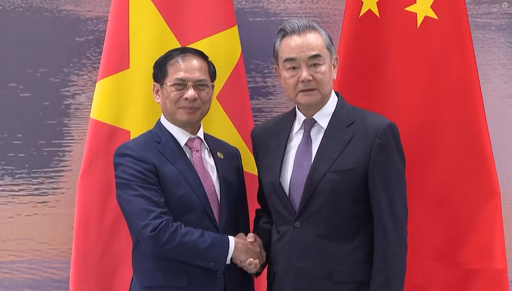 Bộ trưởng Ngoại giao Bùi Thanh Sơn và Bộ trưởng Ngoại giao Trung Quốc Vương Nghị.