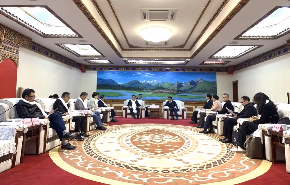 Quang cảnh buổi làm việc. (Ảnh: HỮU HƯNG)