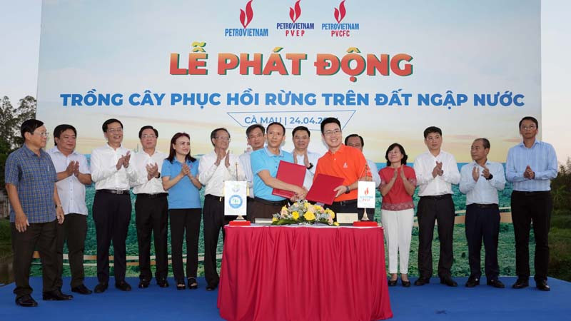 Các đơn vị dầu khí ký thỏa thuận với Viện Khoa học lâm nghiệp nam bộ, Sở NN&PTNT tỉnh Cà Mau trồng mới 40 ha rừng và 250.000 cây xanh trên địa bàn tỉnh. 