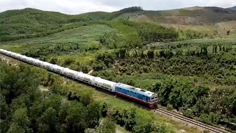 PV GAS vận chuyển thành công chuyến hàng LNG đầu tiên bằng đường sắt từ miền nam ra miền bắc.