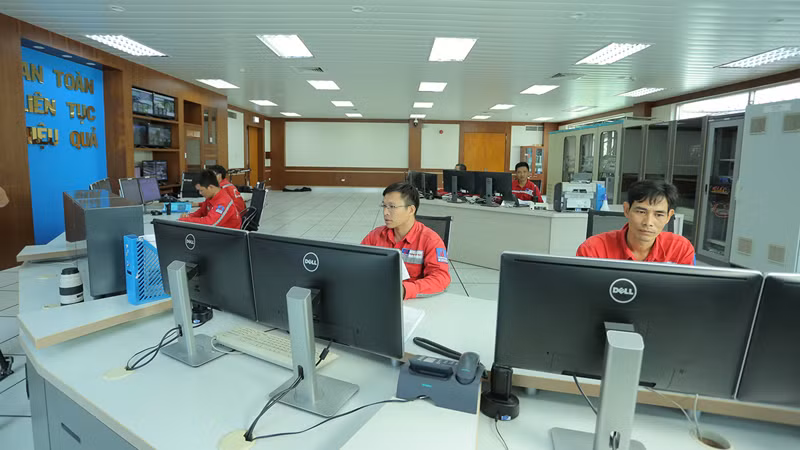 Các cán bộ, kỹ sư của PVN luôn duy trì hoạt động an toàn, liên tục, hiệu quả phục vụ phát triển kinh tế-xã hội.