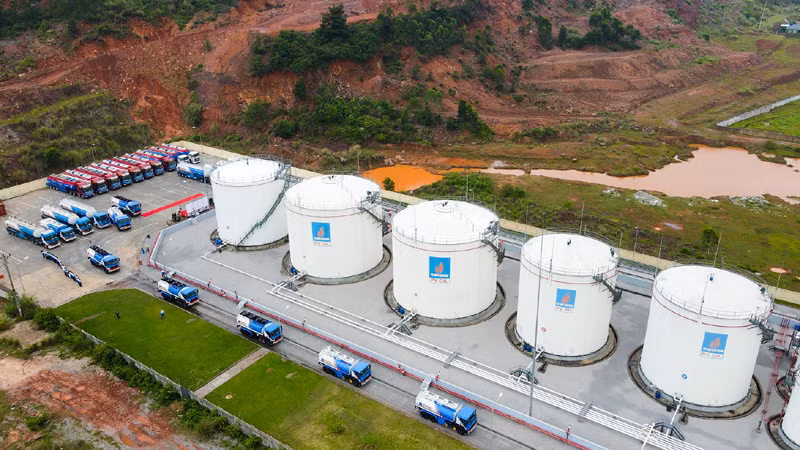 Xuất bán xăng dầu từ tổng kho Tổng công ty Dầu Việt Nam (PVOIL).