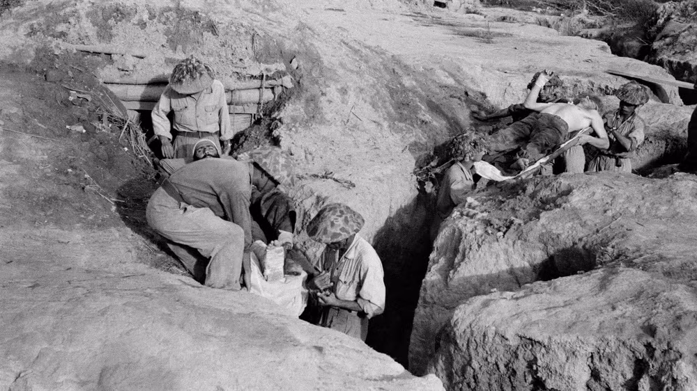 Để chăm sóc thương binh kịp thời và hiệu quả, các đơn vị quân y đã thực hiện khẩu hiệu nào? ảnh 1