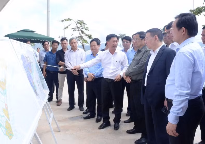Thủ tướng Phạm Minh Chính thăm khu nhà ở công nhân Becamex Bình Định ở xã Canh Vinh, huyện Vân Canh.