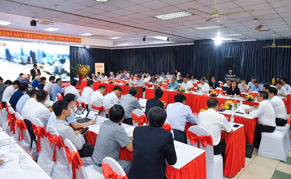 Đông đảo đại diện cơ quan, ban, ngành, các chuyên gia, nhà khoa học, kiến trúc sư, nhà nghiên cứu tham gia Hội thảo.