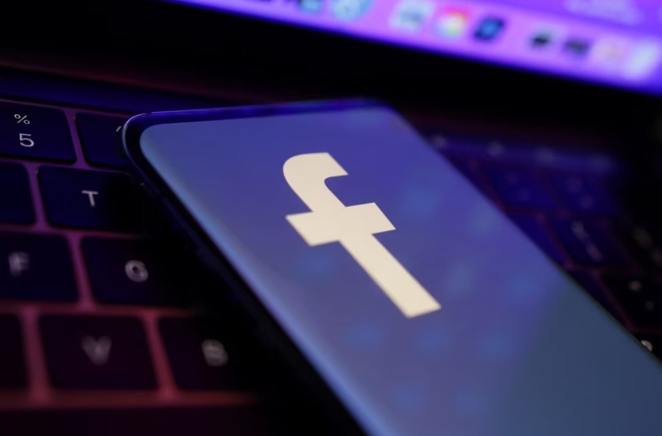 Logo ứng dụng Facebook. Ảnh: Reuters.