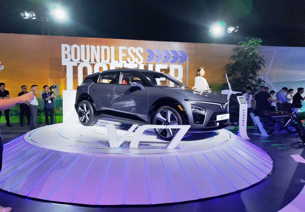 Mẫu xe VF 7 cá tính, trẻ trung.