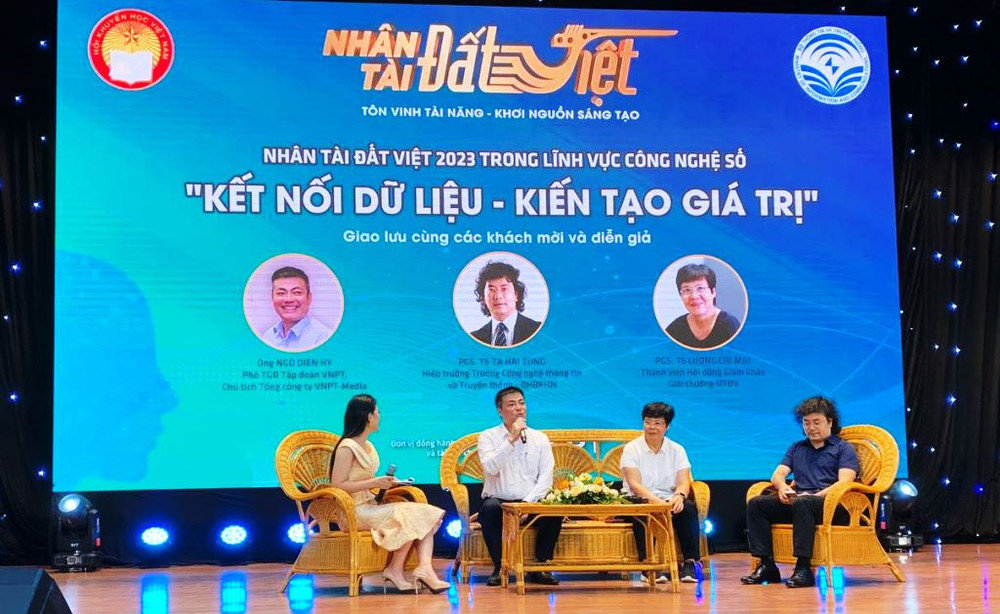 Các đại biểu tham gia buổi giao lưu.