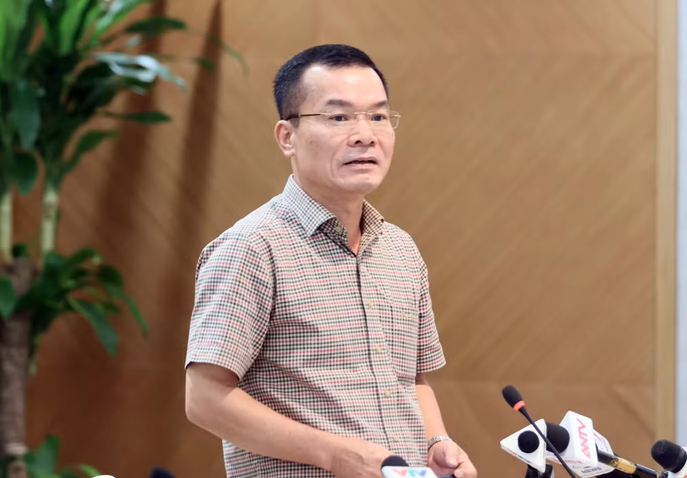 Ông Trần Mạnh Tuấn, Phó Cục trưởng Cục Tần số vô tuyến điện, Bộ Thông tin và Truyền thông tại họp báo.