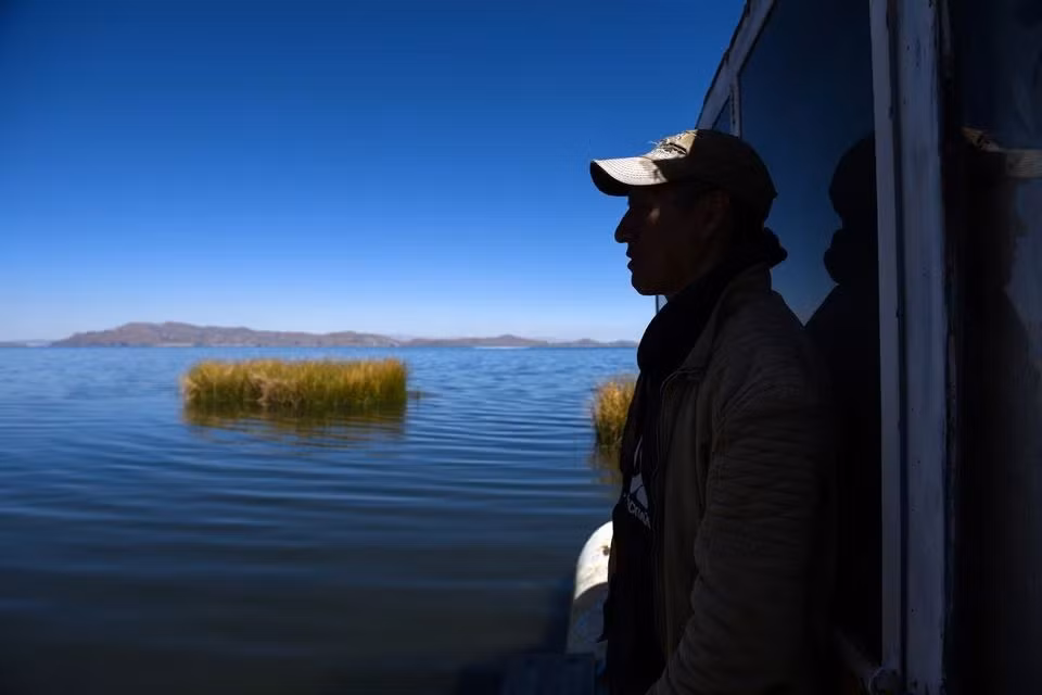 Hồ Titicaca ở Bolivia đang vào mùa hạn hán. Ảnh chụp ngày 3/8. Nguồn: Reuters.