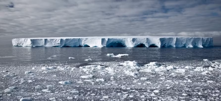 Băng tan ở Nam Cực. Ảnh: Mlenny/Canva