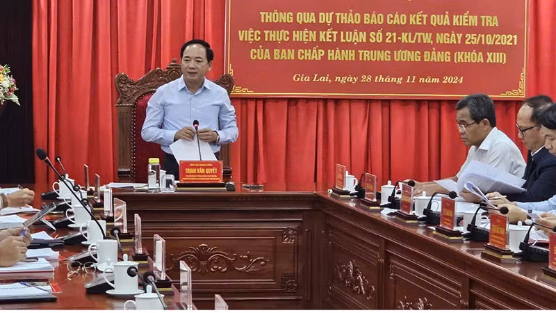 Thượng tướng Trịnh Văn Quyết, Trưởng Đoàn kiểm tra số 1355 của Ban Bí thư (khóa XIII) làm việc với Ban Thường vụ Tỉnh ủy Gia Lai.