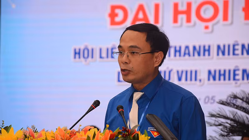 Anh Đỗ Đức Thanh, Phó Bí thư Tỉnh đoàn, Chủ tịch Hội Liên hiệp thanh niên Việt Nam tỉnh Gia Lai nhiệm kỳ 2024-2029 phát biểu tại kỳ họp.