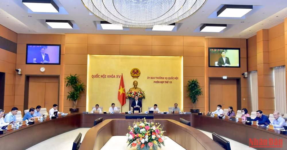 Chủ tịch Quốc hội Vương Đình Huệ chủ trì phiên họp thứ 13 mới đây của Ủy ban Thường vụ Quốc hội khoá XV. (Ảnh: Duy Linh)