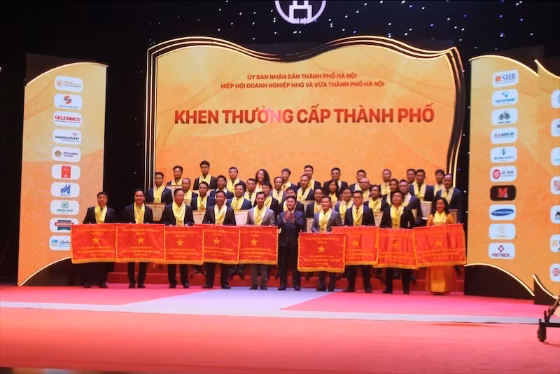 Các đơn vị được nhận Cờ thi đua của thành phố Hà Nội.