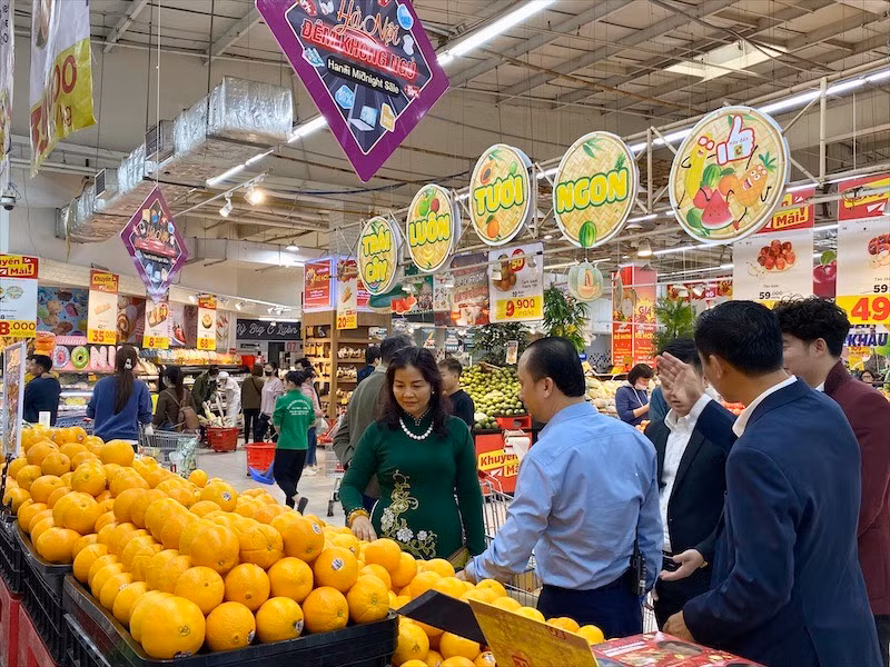Các siêu thị, trung tâm thương mại tại Hà Nội đang triển khai các giải pháp kích cầu tiêu dùng, kiểm soát lạm phát.