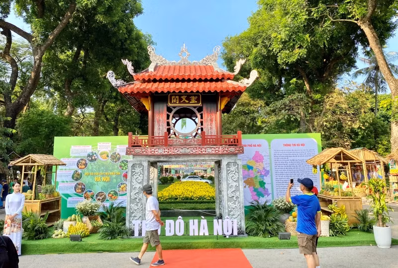 Khu trưng bày, giới thiệu các sản phẩm trái cây, nông sản của thành phố Hà Nội.