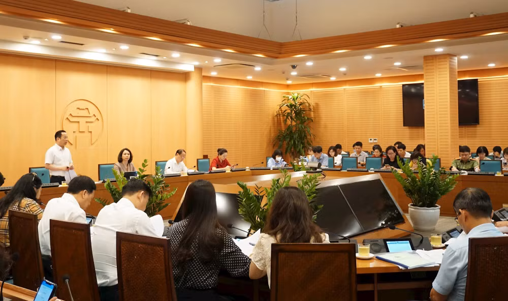 Quang cảnh cuộc họp.