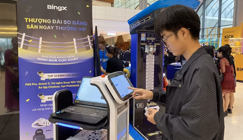 Trải nghiệm các nền tảng ứng dụng số tại Triển lãm công nghệ của VTIS 2024.