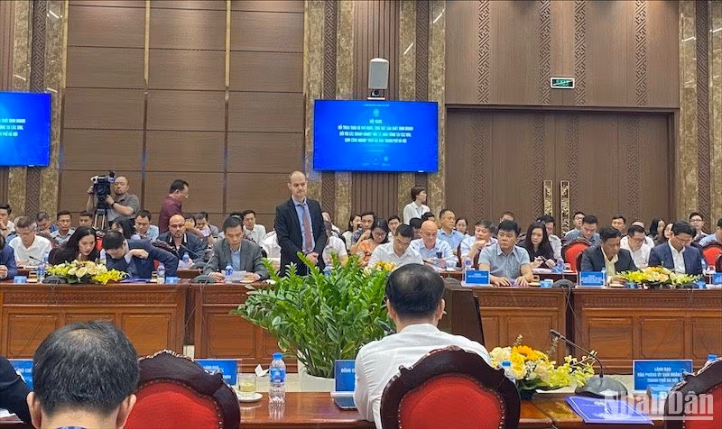 Đại diện các doanh nghiệp nêu ý kiến, kiến nghị.