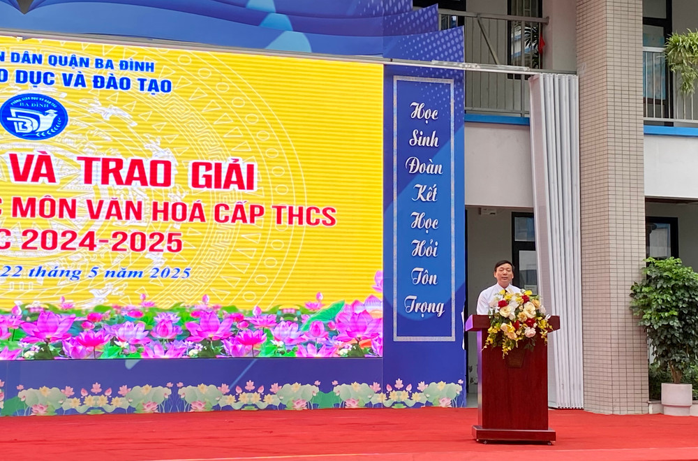 Lãnh đạo Phòng Giáo dục và Đào tạo quận Ba Đình phát biểu tại buổi lễ. Lãnh đạo Phòng Giáo dục và Đào tạo quận Ba Đình phát biểu tại buổi lễ.