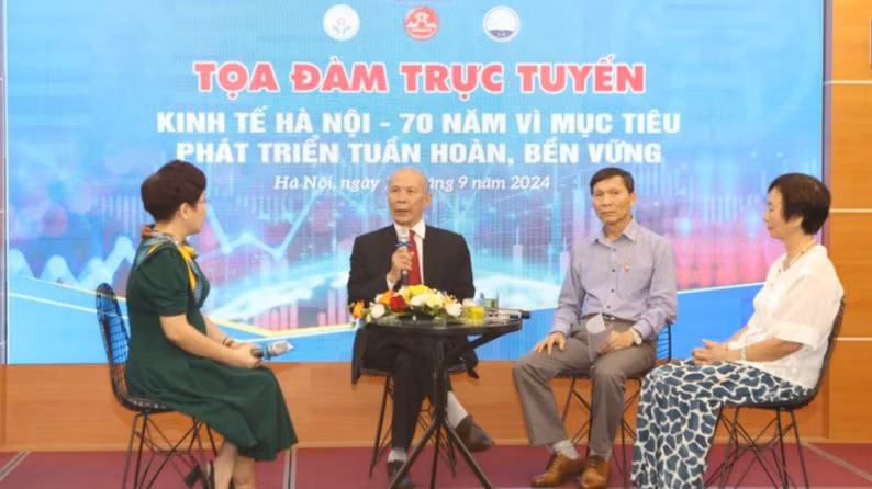 Các diễn giả tọa đàm trực tuyến với chủ đề: “Kinh tế Hà Nội - 70 năm vì mục tiêu phát triển tuần hoàn, bền vững”.