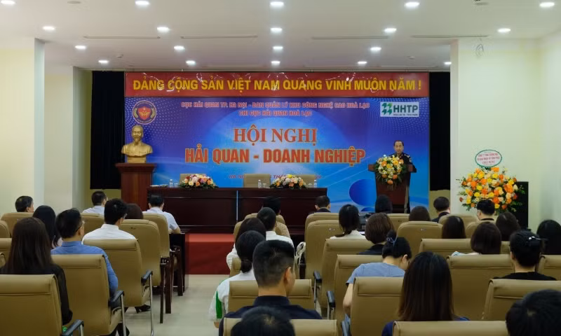 Chi cục Hải quan Hòa Lạc tổ chức đối thoại với cộng đồng doanh nghiệp tại Khu Công nghệ cao Hòa Lạc.