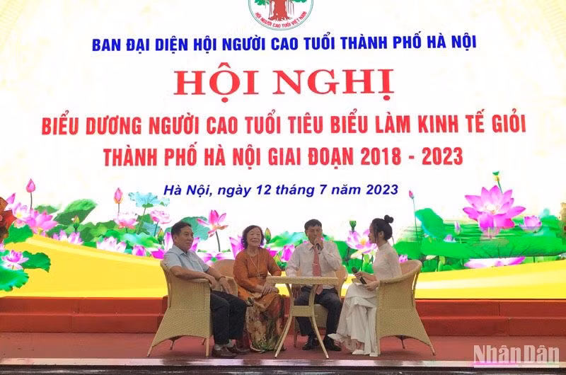 Các cá nhân người cao tuổi làm kinh tế giỏi tọa đàm tại Hội nghị. 