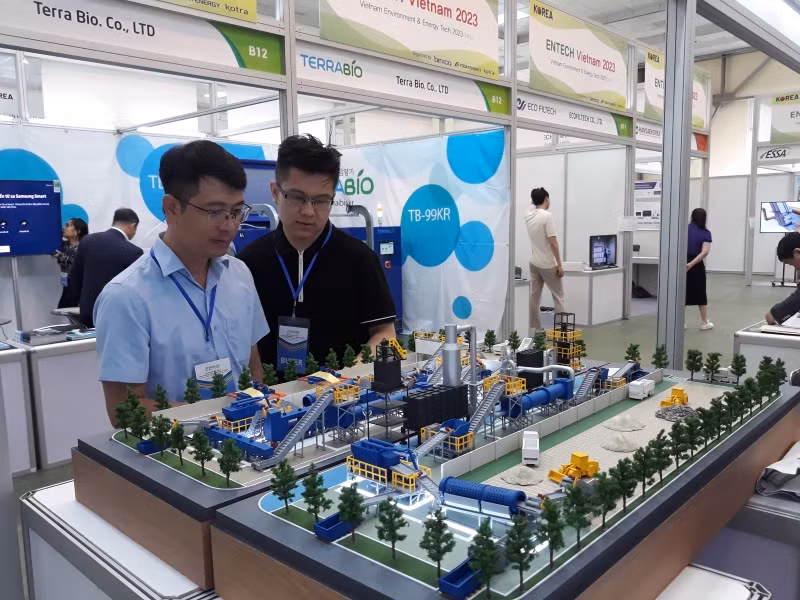 Các giải pháp công nghệ về năng lượng, môi trường được giới thiệu, quảng bá tại Hội chợ ENTECH HANOI 2023.