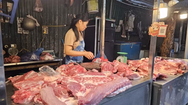 Mặt hàng thịt lợn, thịt bò bán chậm và không tăng giá.