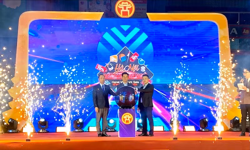 Các đại biểu thực hiện nghi thức kích hoạt sự kiện.