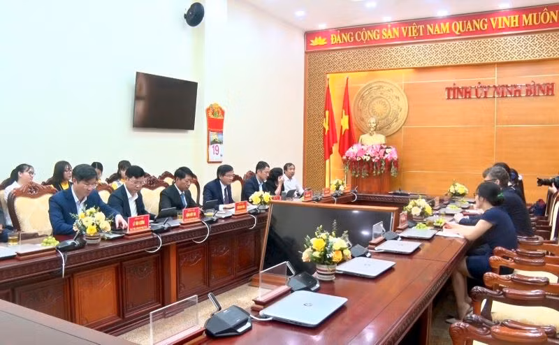 Hai bên đã cùng nhau thống nhất một số nội dung chương trình Lễ kỷ niệm 10 năm Quần thể danh thắng Tràng An được UNESCO ghi danh là Di sản văn hóa và thiên nhiên Thế giới. (Ảnh: YẾN TRINH)